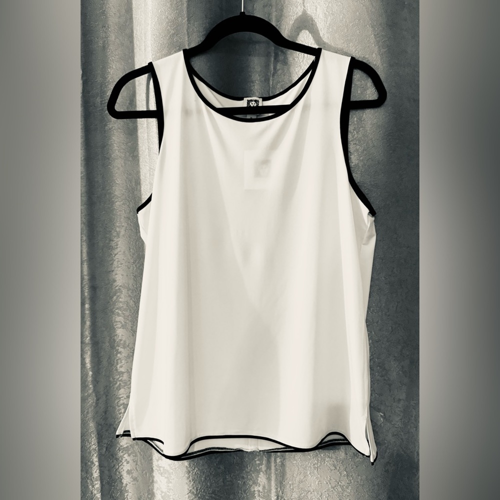 Ann Klein White w/Navy Trim Sleeveless Blouse w/Gold Back Button Detail. Size M. - Picture 2 of 5
